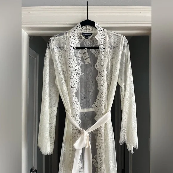 Long Ivory Lace Robe with Tie Belt - Picture 6 of 6